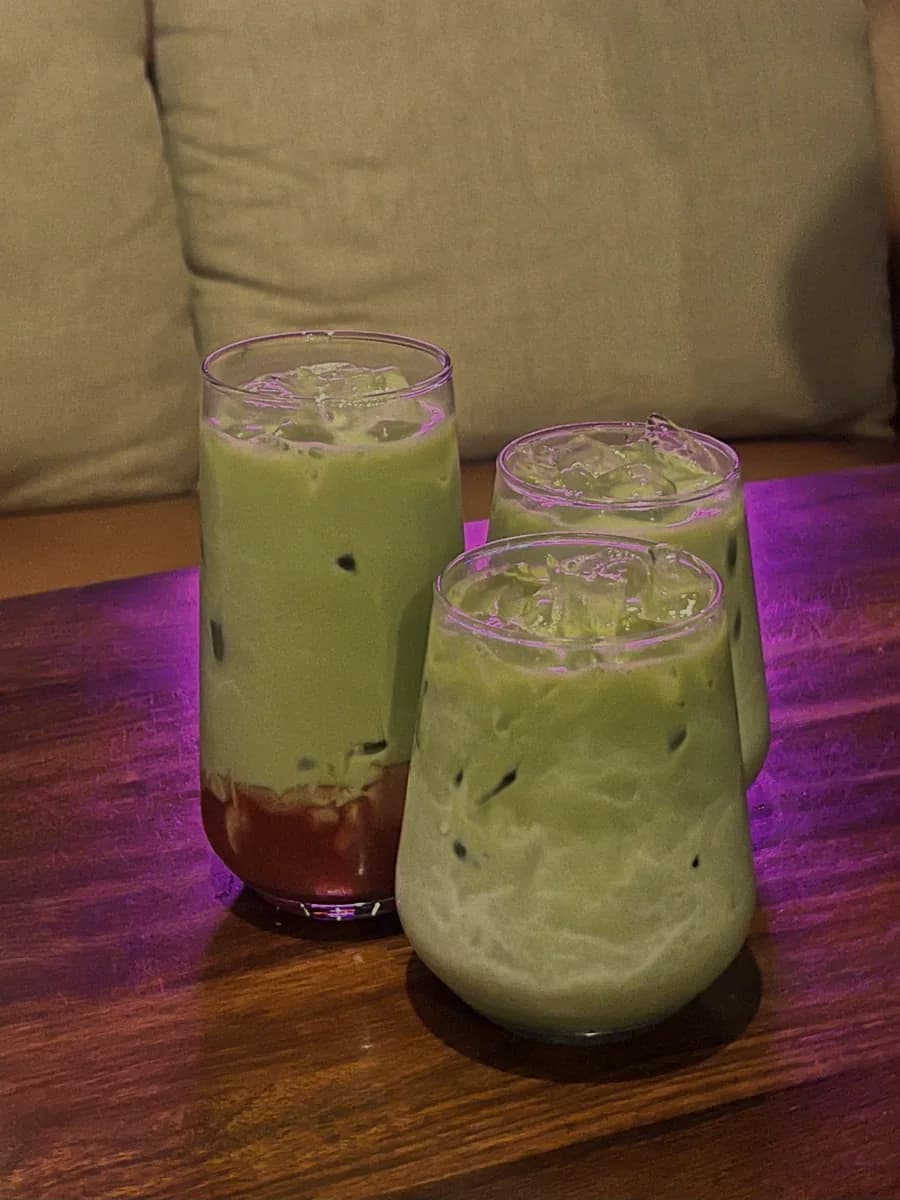 Ledena matcha u čašama